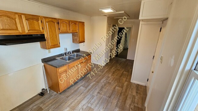 Building Photo - 3 Bedroom 1 Bath Home in York City with Of...