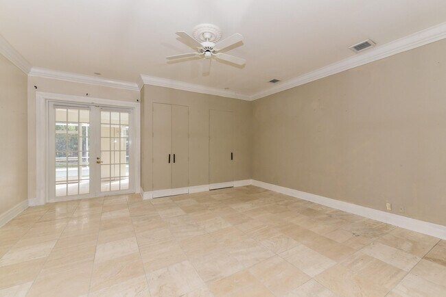 Building Photo - 11900 SE Plutus Ave