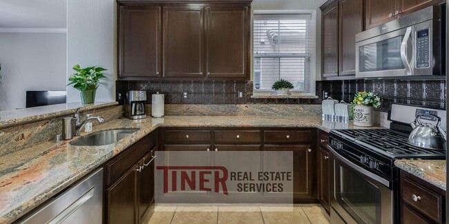 Building Photo - 404 Rivage Cir