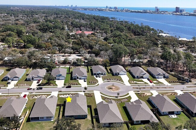 Building Photo - DON'T MISS OUT!