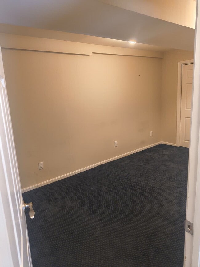 Building Photo - For Rent – Basement ONLY Apartment - ALL UTILIES INCLUDED