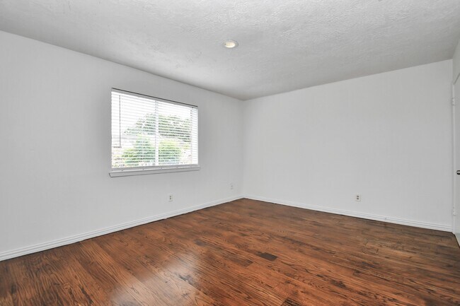 Building Photo - 10131 Kent Towne Ln