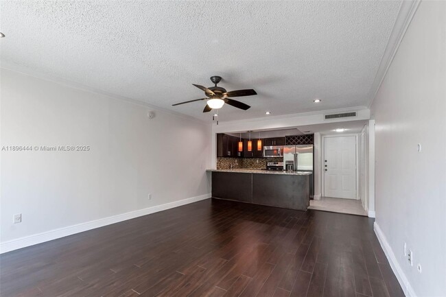 Building Photo - 9301 SW 92nd Ave