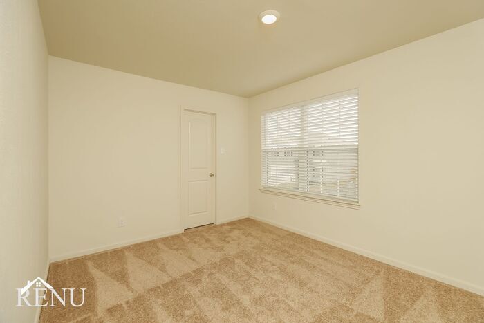 Building Photo - 11002 Chatham Ct