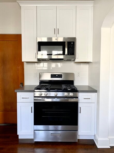 Completely remodeled kitchen - 3365 Tyburn St