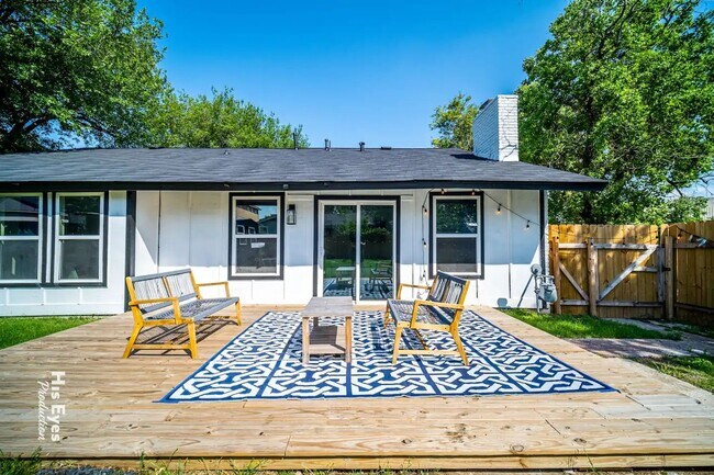 Building Photo - Experience Elevated Living in North Austin – Fully Furnished & Move-In Ready