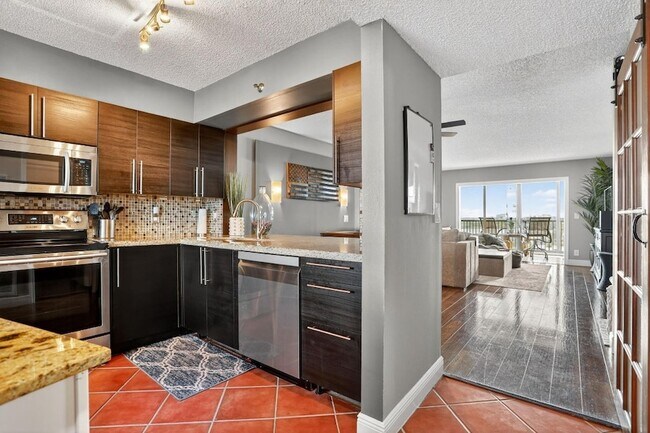 Building Photo - 2202 S Cypress Bend Dr