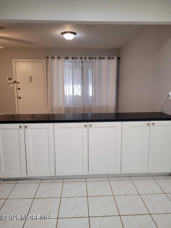 Building Photo - 115 Amberly Dr