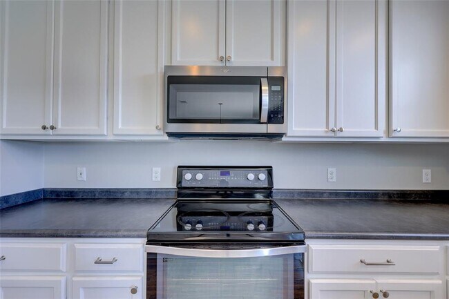 Building Photo - 841 Water Hyacinth Loop