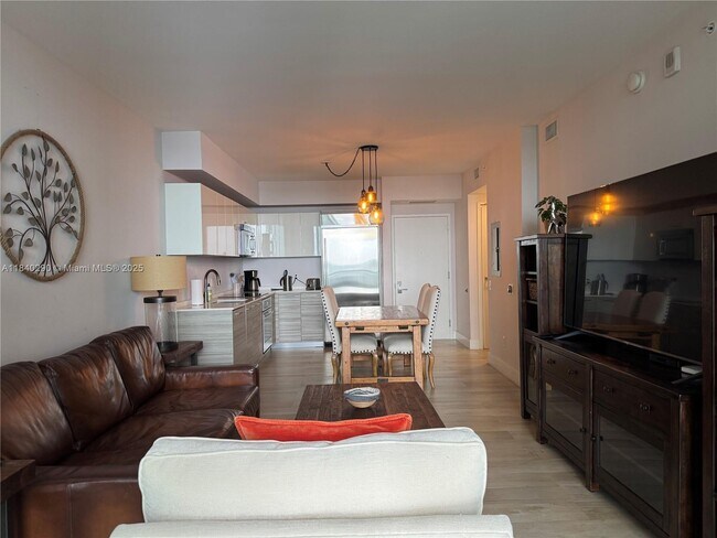 Primary Photo - 1300 Brickell Bay Dr