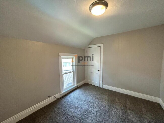 Building Photo - 257 S 20th St
