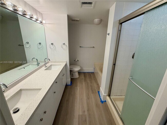 Building Photo - 3610 Yacht Club Dr