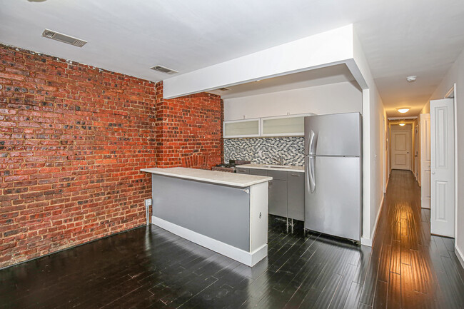 Building Photo - 1312 Putnam Ave