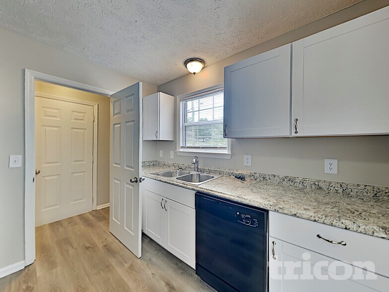 Building Photo - 102 Natchez Ct S