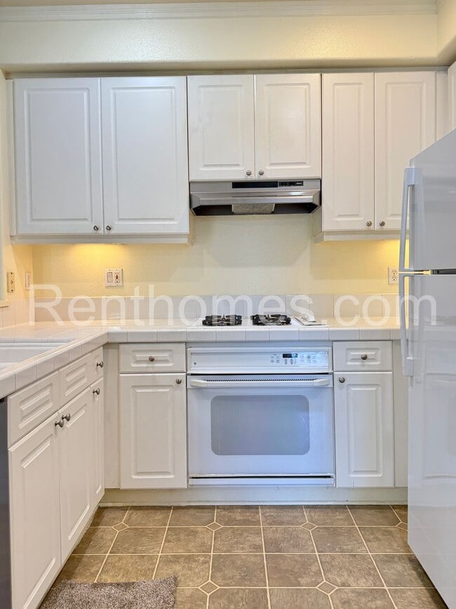 Building Photo - Sabre Springs, 10782 Sabre Hill Drive #271 - All appliances included! Within driving distance to 15!