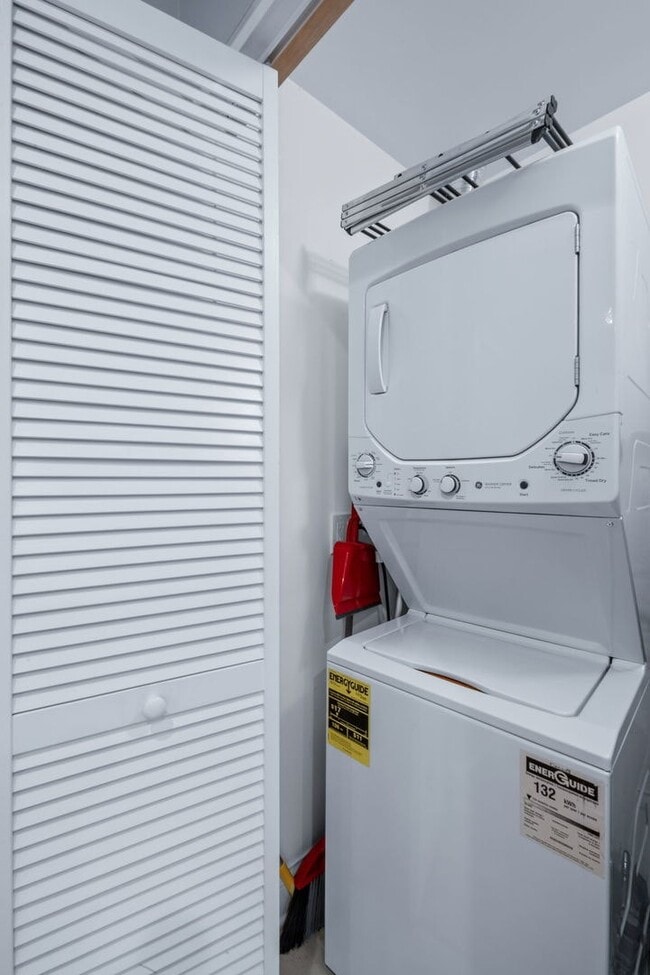 Building Photo - 612 W Stratford Pl