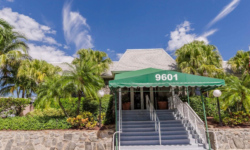 Building Photo - 18081 SE Country Club Dr