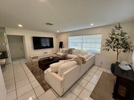 Building Photo - 3021 Albatross Rd
