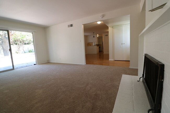Building Photo - 3 BEDROOM, 2 BATH:  Home for Lease in Nort...