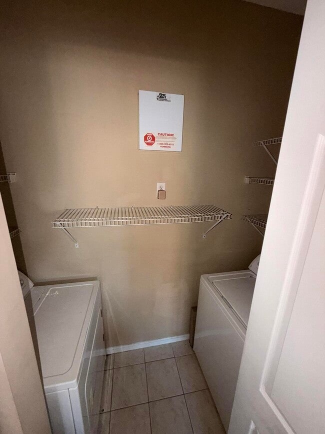 Building Photo - 4600 SW 160th Ave