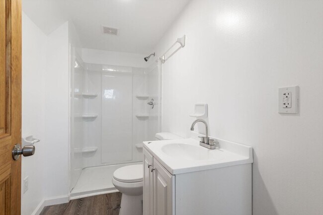 Building Photo - 84 N Allen St