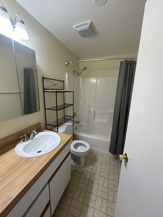 Building Photo - 4032 Beluga Cir