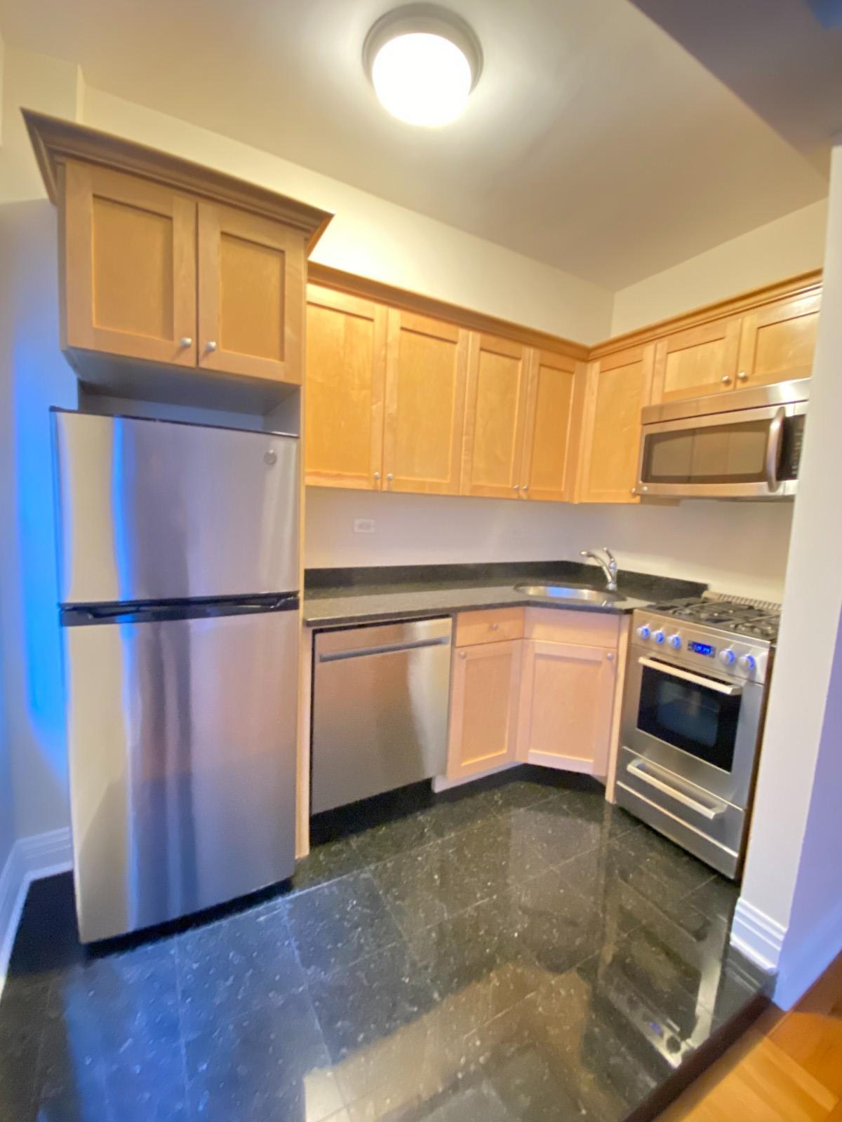 Building Photo - 141 E 56th St