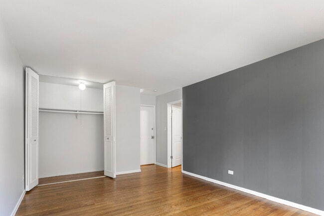 Building Photo - 6029 N Winthrop Ave