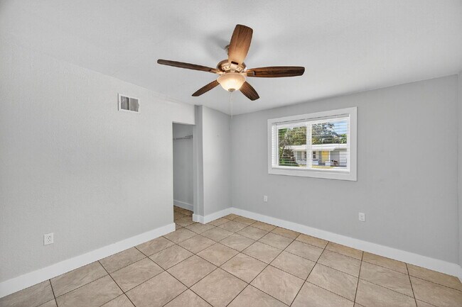 Building Photo - Spacious Gulfport Gem with Large Private Backyard and Plenty of Driveway Space