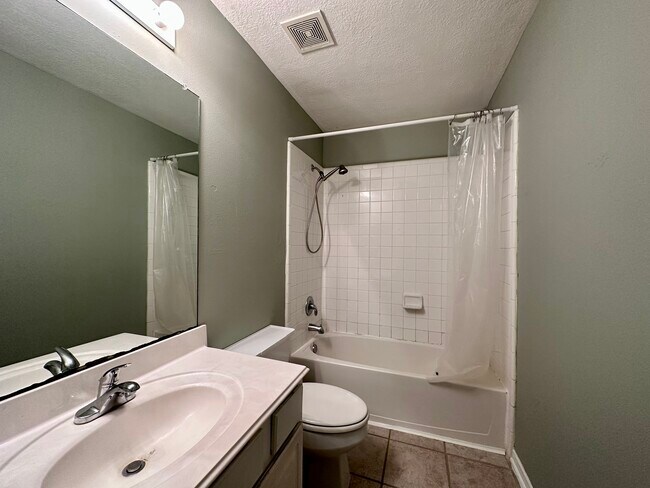 Building Photo - 9222 Memorial Grove Dr