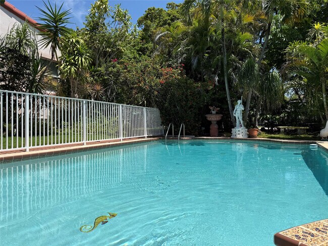 Building Photo - 1850 Rodman St