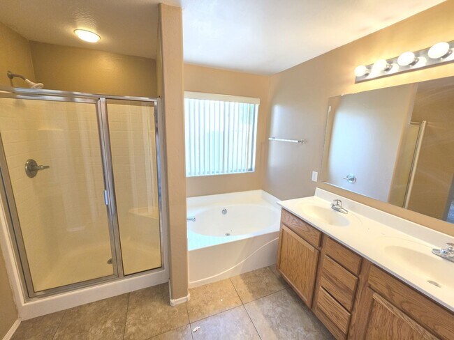 Building Photo - San Tan Heights