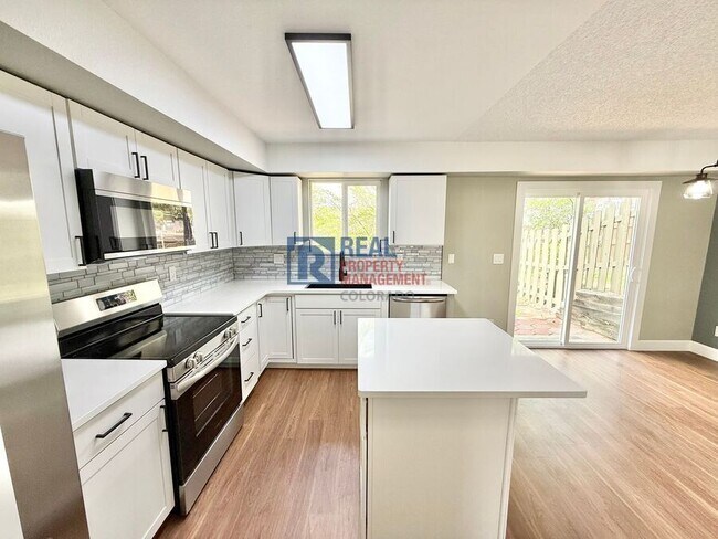 Building Photo - 3805 Smoke Tree Dr
