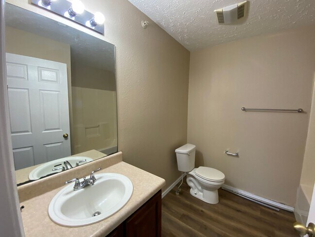 Building Photo - 1040 S Clifton Ave