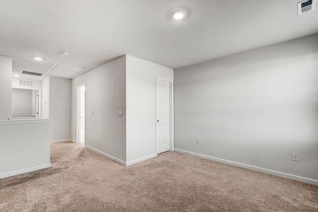 Building Photo - 33 Long Mdw Ln