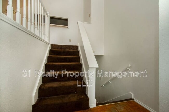 Building Photo - 436 Chestnut Ln