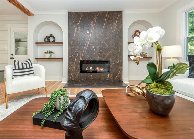 Building Photo - 2908 N Hills Dr NE