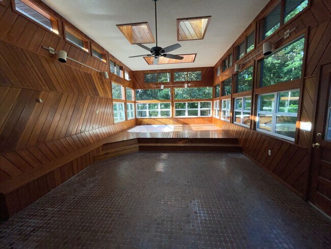 Building Photo - Mid-Century Modern Oasis on 5+ Acres – Pri...