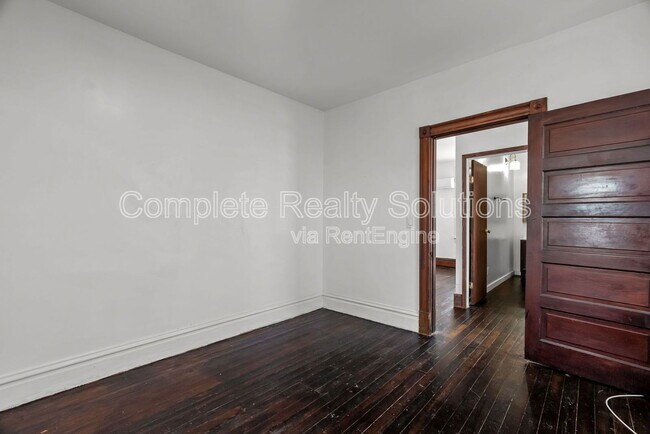 Building Photo - 2042 Russell Blvd
