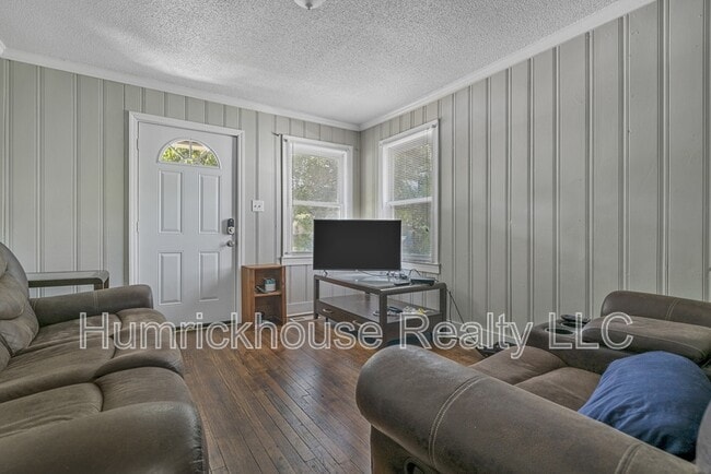 Building Photo - 2320 Olando St