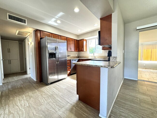 Building Photo - BEAUTIFUL 2 BEDROOM IN DREAMLAND VILLAS 55...