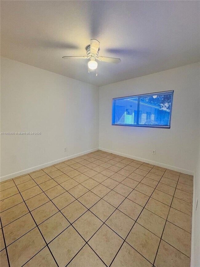 Building Photo - 1267 NE 127th St