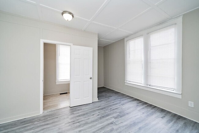 Building Photo - 233 Alder Ave