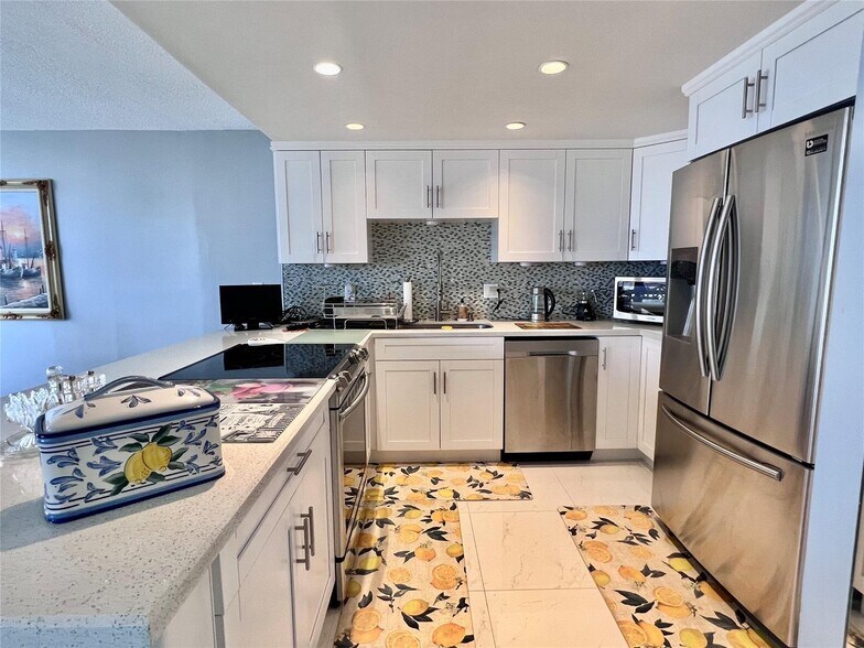 Building Photo - 2049 S Ocean Dr