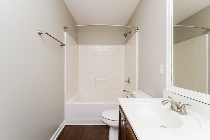 Building Photo - 1609 London Gardens Ct