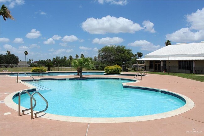 Building Photo - 12 Ashley Dr