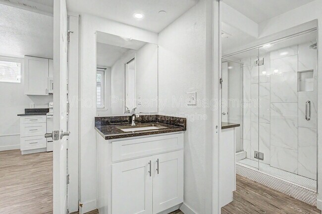 Building Photo - 4205 S Lincoln St