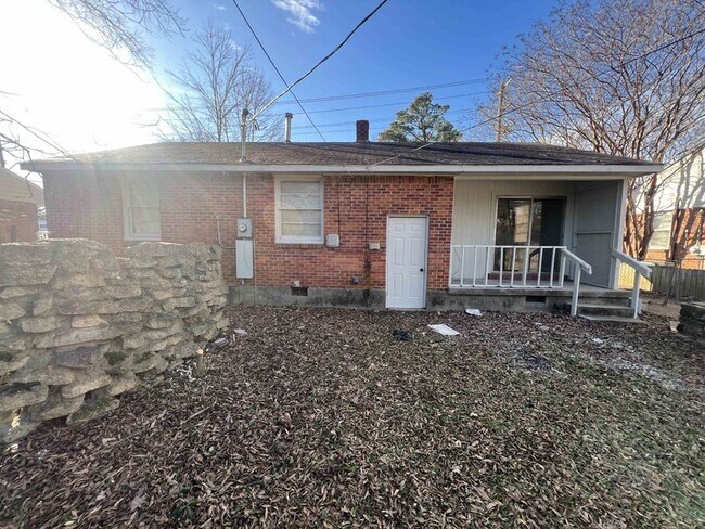 Building Photo - 1106 Stratford Rd