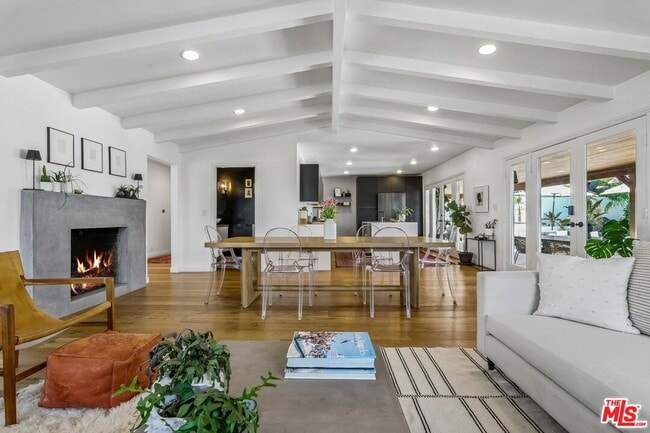 Building Photo - 5646 S Sherbourne Dr