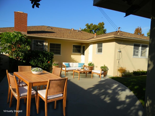 Building Photo - 1104 E Everett Pl